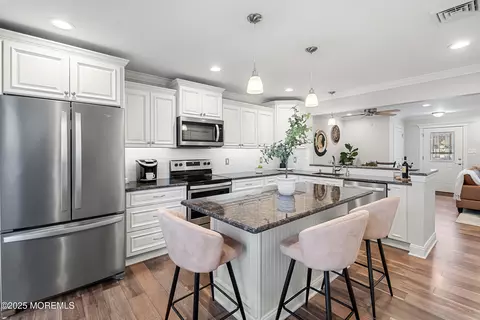 89 Chapel Ln #C, Freehold, NJ 07728