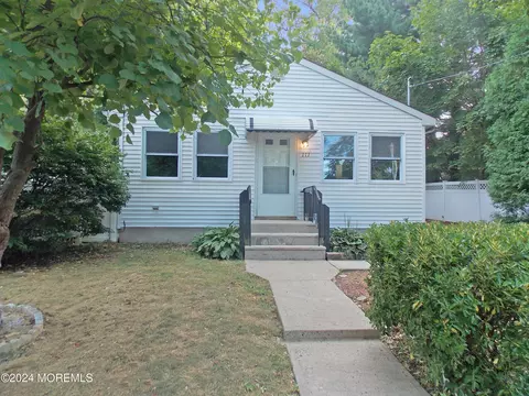 111 Chestnut Ave, Atlantic Highlands, NJ 07716