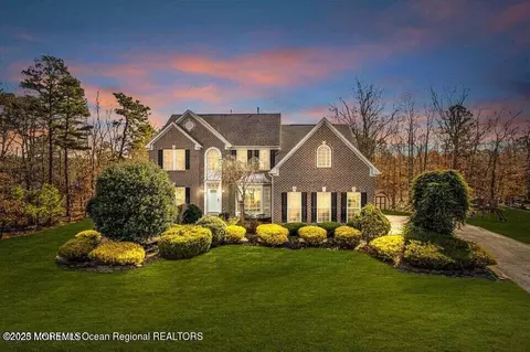 33 Jefferson Ct, Jackson, NJ 08527