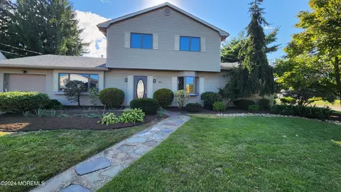 66 Cresci Blvd, Hazlet, NJ 07730