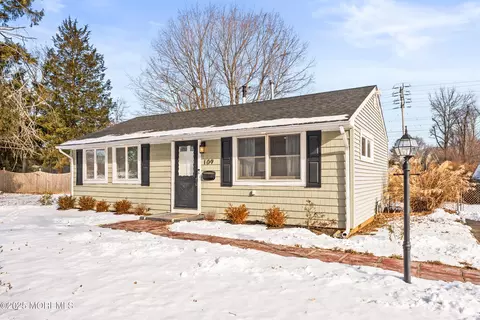 109 Court Dr, Shrewsbury, NJ 07702