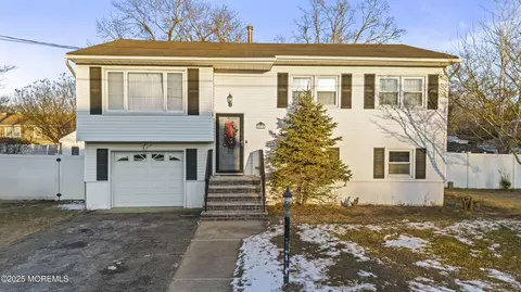 101 Jefferson Dr, Brick, NJ 08724