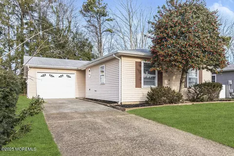 115 Courtshire Dr, Brick, NJ 08723