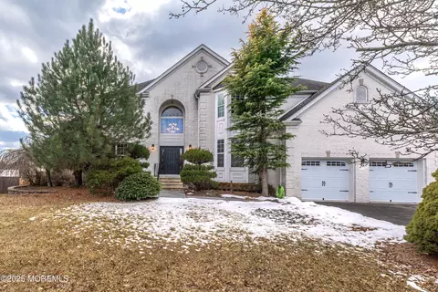 5 Mcfarlane Cir, Monroe, NJ 08831