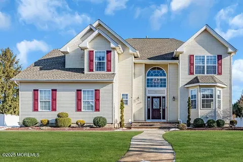 50 Woodview Dr, Howell, NJ 07731