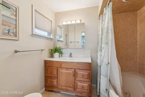 Bath - 36 Commodore Dr, Brick, NJ 08723 photo 2 of 2