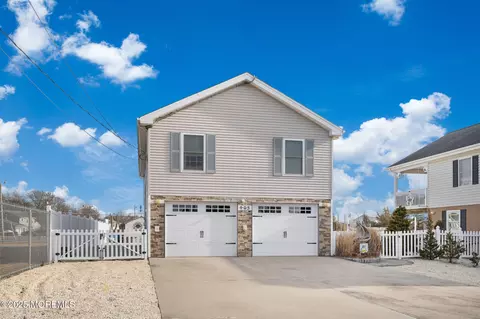 403 Twin Lakes Blvd, Little Egg Harbor, NJ 08087