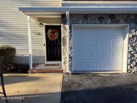 388 Deuce Dr, Wall, NJ 07719