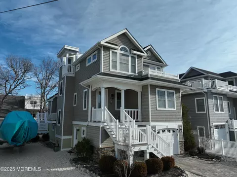 13 W 19th St, Long Beach Township, NJ 08008
