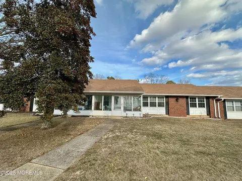 936 Thornhill Ct # B, Lakewood, NJ 08701