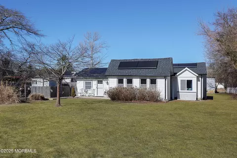 613 Bay Blvd, Bayville, NJ 08721