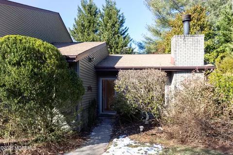 82 Berkshire Ct, Red Bank, NJ 07701