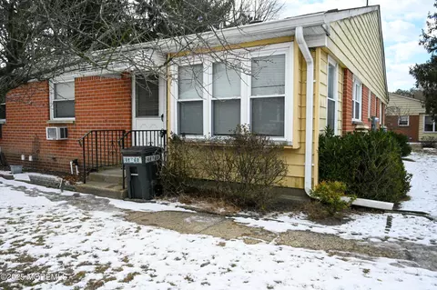 3 Quaker Ln # A, Whiting, NJ 08759