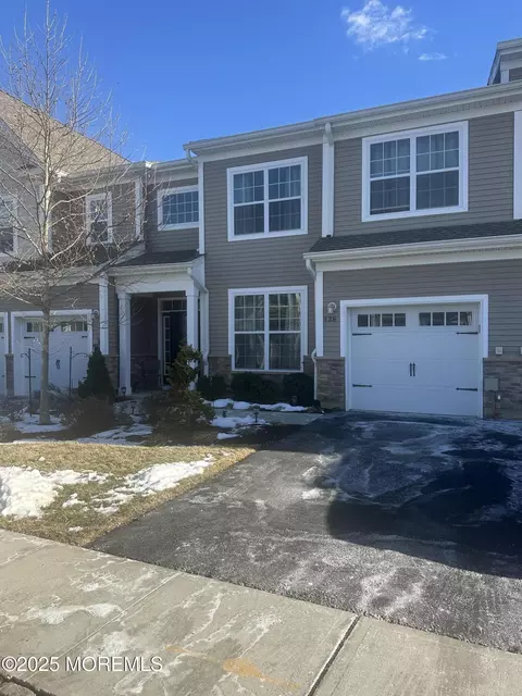 138 Grabowski Dr, Parlin, NJ 08859