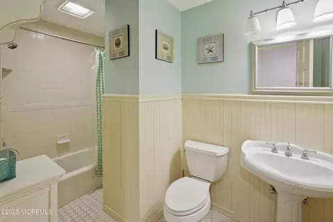 Bath - 43 Rumson Rd, Rumson, NJ 07760 photo 2 of 3