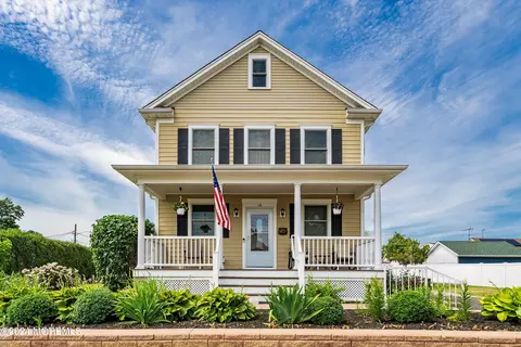 118 Hollywood St, North Brunswick, NJ 08902
