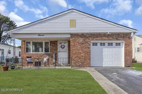 11 Calalou Ct, Toms River, NJ 08757