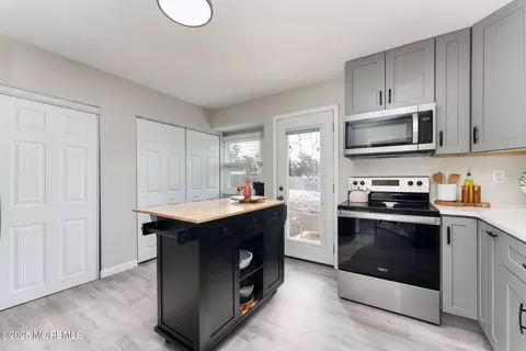 Kitchen - 332 Maple Rd, Mount Laurel, NJ 08054 photo 2 of 4
