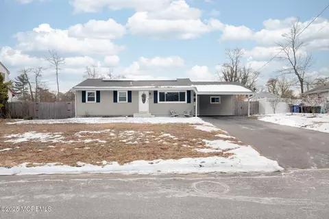 332 Maple Rd, Mount Laurel, NJ 08054