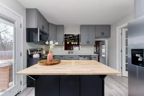 Kitchen - 332 Maple Rd, Mount Laurel, NJ 08054 photo 3 of 4