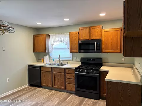 Kitchen - 440 7th St, Waretown, NJ 08758 photo 1 of 3