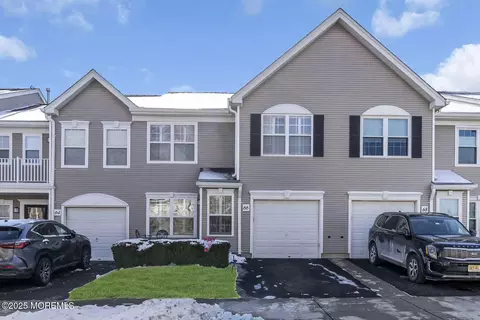 66 Sunningdale Cir, Manalapan, NJ 07726