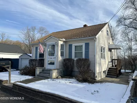 282 Sunset Blvd, Cliffwood Beach, NJ 07735