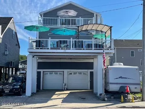 10 Marine Pl, Highlands, NJ 07732