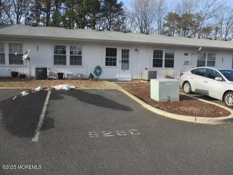 826 Balmoral Ct # D, Lakewood, NJ 08701