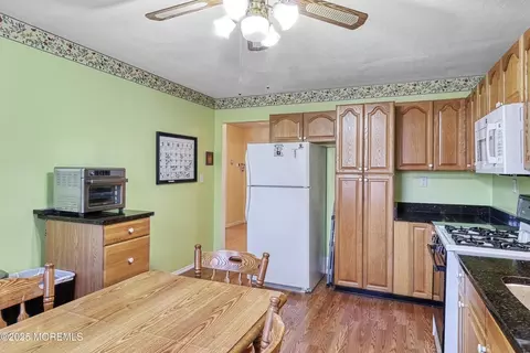 Kitchen - 394 Flora Ct, Brick, NJ 08724 photo 4 of 4