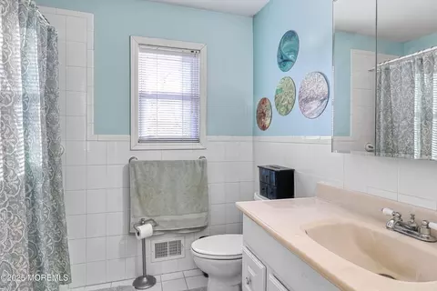 Bath - 394 Flora Ct, Brick, NJ 08724 photo 1 of 2