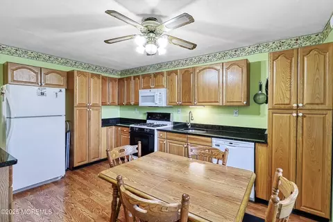 Kitchen - 394 Flora Ct, Brick, NJ 08724 photo 2 of 4
