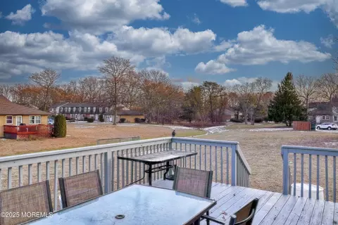 Exterior - 394 Flora Ct, Brick, NJ 08724 photo 2 of 3
