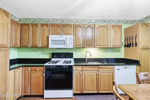 Kitchen - 394 Flora Ct, Brick, NJ 08724 photo 3 of 4