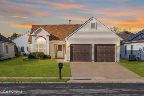 10 Arthur Ct, Jackson, NJ 08527