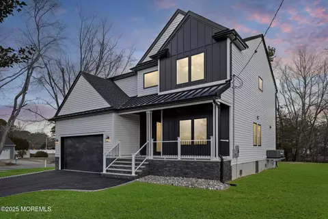 239 Berkeley Dr, Bayville, NJ 08721