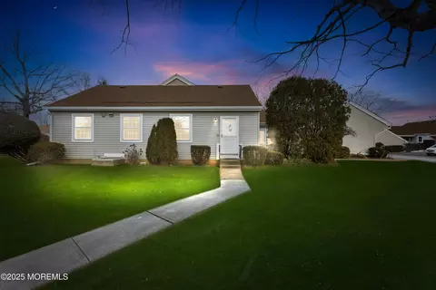 120 Muhlen Platz #F, Freehold, NJ 07728