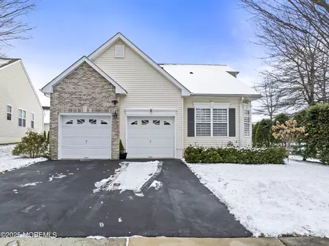 8 Snowberry Ln, Howell, NJ 07731