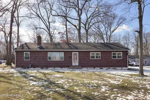10 W Park Ave, Belford, NJ 07718