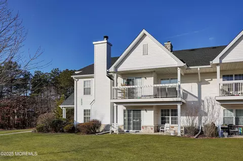 13 Des Moines Ct, Tinton Falls, NJ 07712