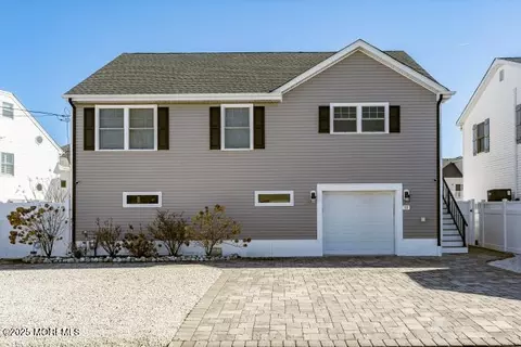 11 Rona Ln, Beach Haven West, NJ 08050