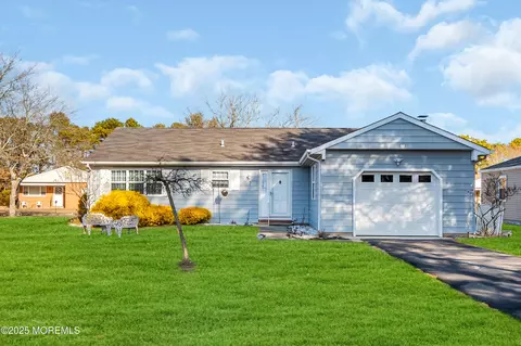 7 Polonaise Dr, Toms River, NJ 08757