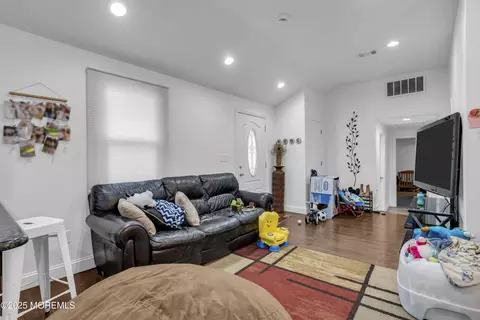 Entry Way - 351 Hulse Ave, Brick, NJ 08724 photo 2 of 4