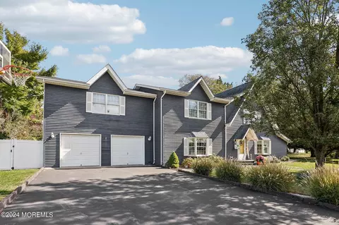 23 Maiden Ln, Toms River, NJ 08753