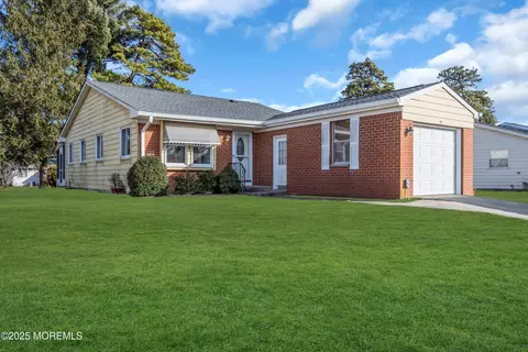 28 Hudson Pkwy, Whiting, NJ 08759