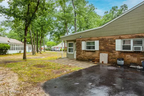 1 Willow St #C, Toms River, NJ 08757