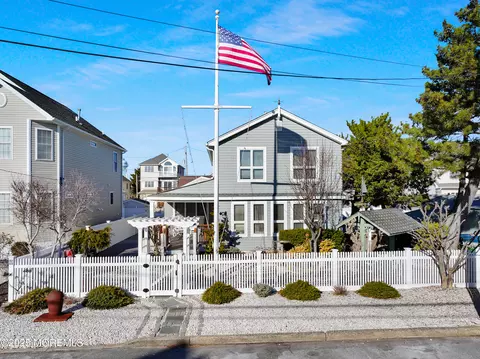 106 Surf Dr, Seaside Park, NJ 08752