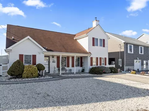 1302 Molokai Dr, Forked River, NJ 08731