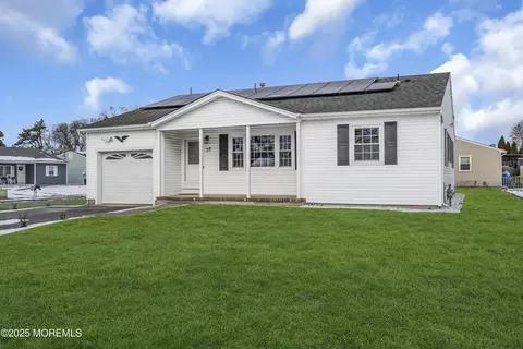 38 Hatfield Rd, Toms River, NJ 08757