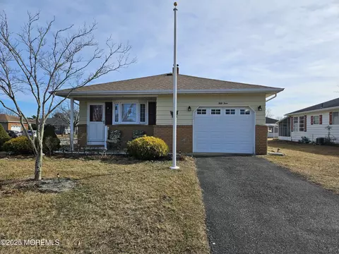 54 Tortola St, Toms River, NJ 08757